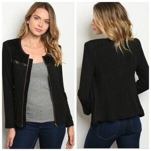 🆕Black zippered jacket.